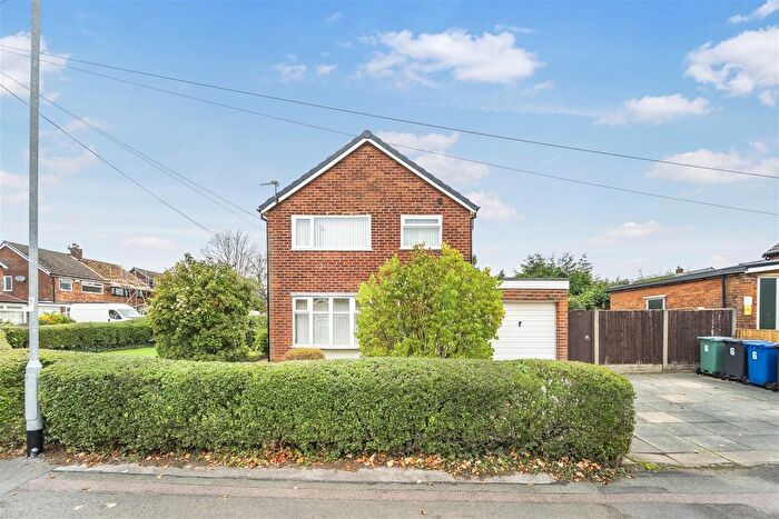 3 Bedroom Semi-Detached House For Sale In Moss Shaw Way, Radcliffe, Manchester, M26