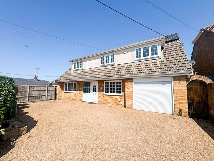 5 Bedroom Detached House For Sale In Alpha Road, Bowers Gifford, SS13