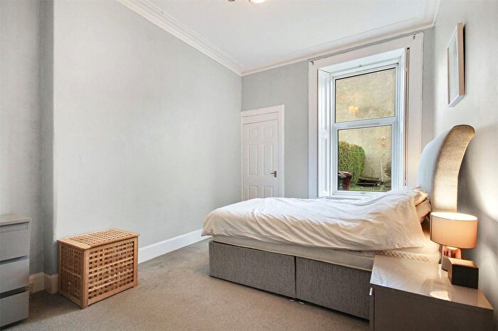 2 Bedroom Flat For Sale In Dryburgh Avenue, Rutherglen, Glasgow, South Lanarkshire, G73