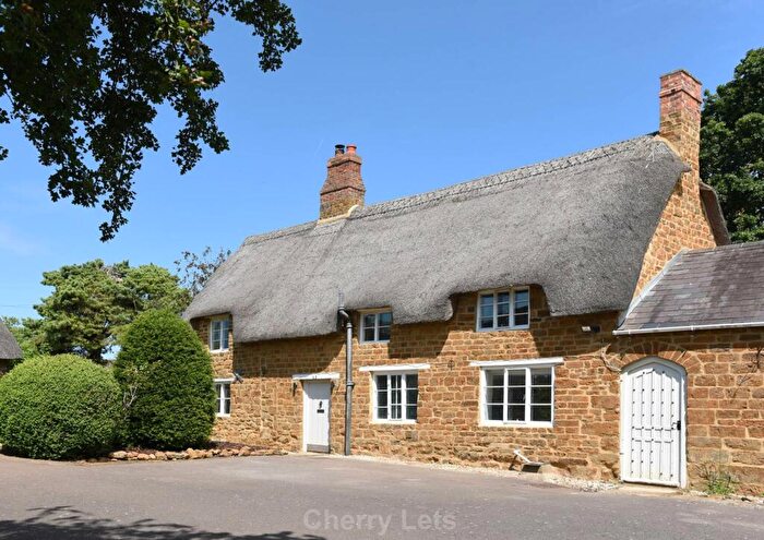 3 Bedroom Cottage To Rent In Horley, OX15