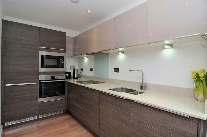 2 Bedroom Flat To Rent In London Road, Twickenham, Uk, TW1