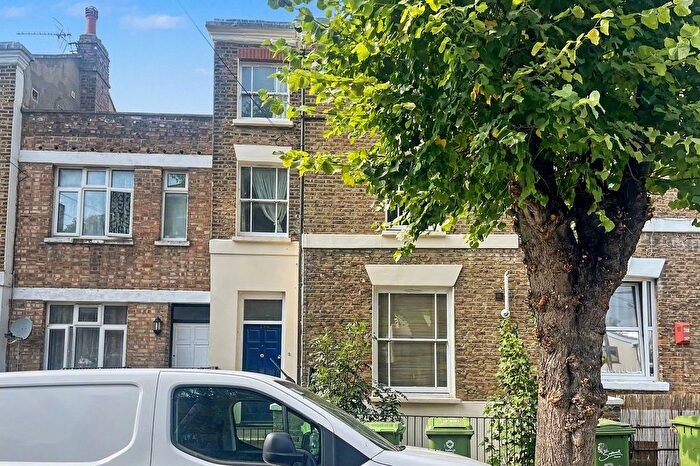 2 Bedroom Flat For Sale In Rye Hill Park, London, SE15