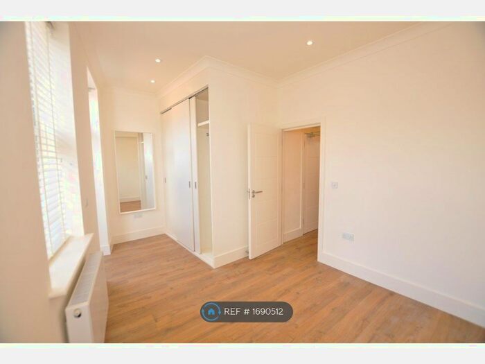 1 Bedroom Flat To Rent In High Road, London, N2