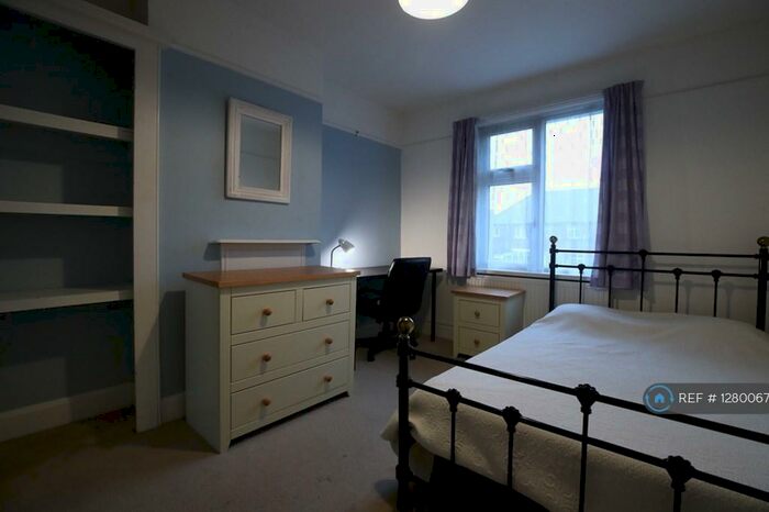 4 Bedroom Semi-Detached House To Rent In Burgess Road, Southampton, SO16