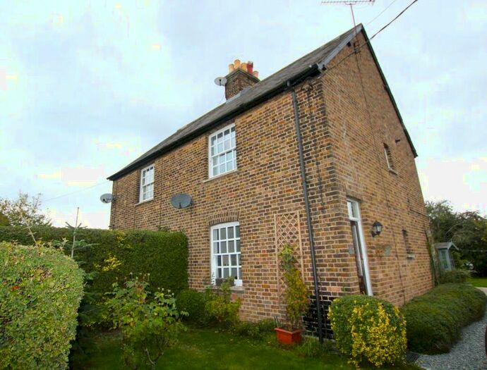 2 Bedroom Cottage To Rent In Days Lane, Brentwood, Essex, CM15