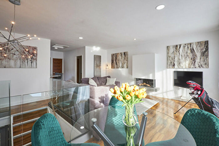 2 Bedroom Apartment To Rent In Fairways Court, Leicester Road, LE10