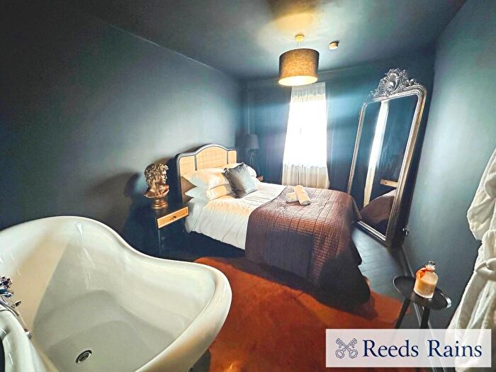 2 Bedroom End Of Terrace House To Rent In Sedan Close, Salford, Greater Manchester, M5