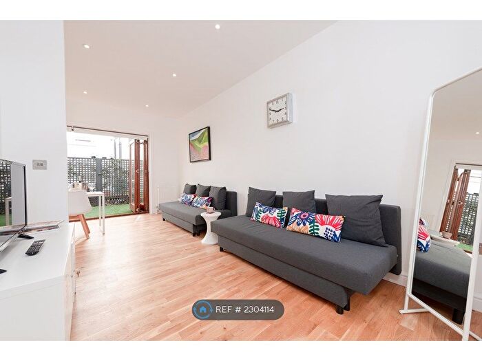 2 Bedroom End Of Terrace House To Rent In Castle Street, Brighton, BN1