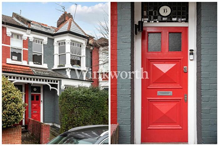 3 Bedroom Apartment For Sale In Abbotsford Avenue, London, N15