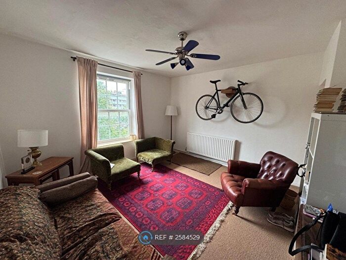 2 Bedroom Flat To Rent In Peckham Park Road, London, SE15