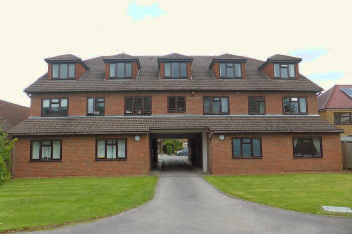 2 Bedroom Flat To Rent In Albury Road, Merstham, Redhill, RH1