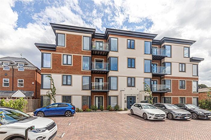 1 Bedroom Flat To Rent In Springfield Lane, Weybridge, KT13