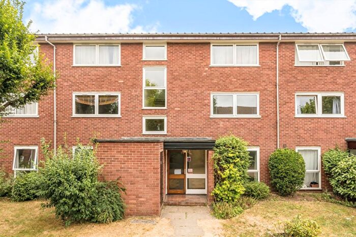 1 Bedroom Flat To Rent In Regent Square, Bow, E3