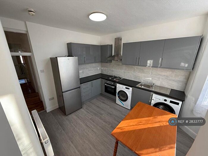 2 Bedroom Flat To Rent In East Ham, London, E6