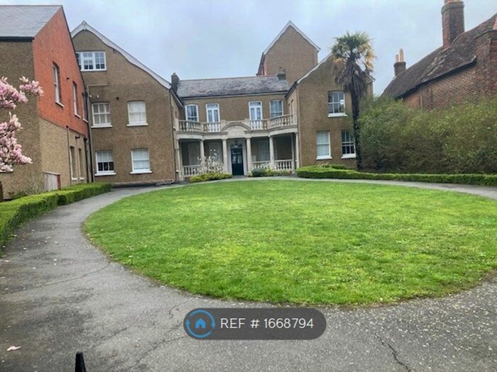 1 Bedroom Flat To Rent In St. Marthas Court, Barnet, EN5