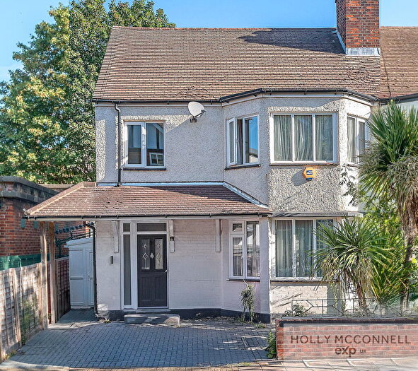 4 Bedroom End Of Terrace House For Sale In Lytchet Road, Bromley, BR1