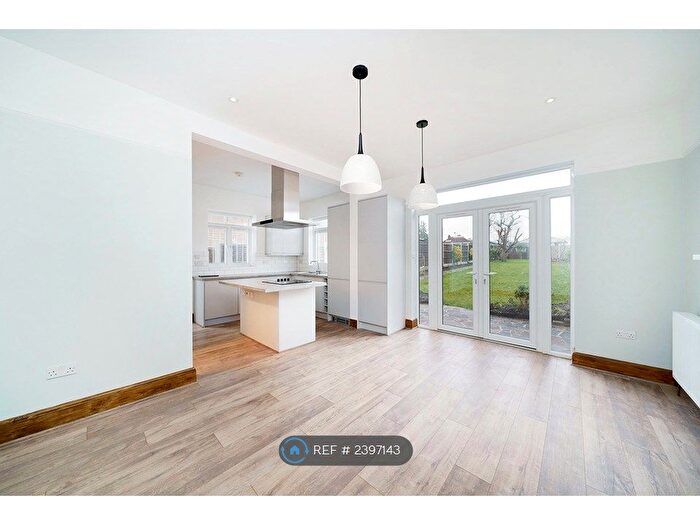 5 Bedroom Semi-Detached House To Rent In Dollis Hill Lane, London, NW2