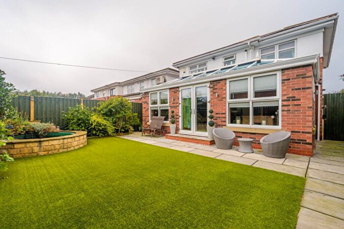 5 Bedroom Detached House For Sale In Adwalton Green, Drighlington, BD11