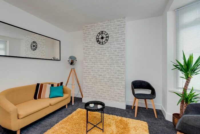 2 Bedroom Terraced House To Rent In King Street, Dunstable, LU5