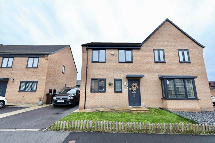3 Bedroom Semi-Detached House For Sale In Lil Bilocca Way, Kingswood, Hull, HU7