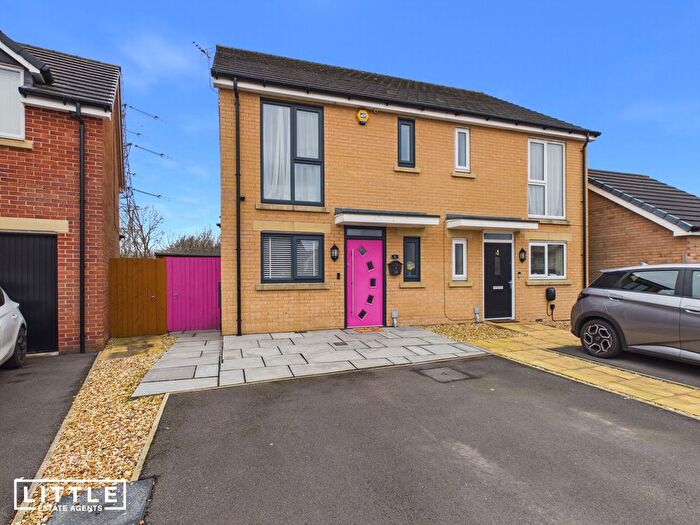 3 Bedroom Semi-Detached House For Sale In Oakdale Drive, St. Helens, WA9