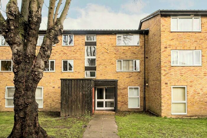 2 Bedroom Flat To Rent In Queens Road, Twickenham, TW1