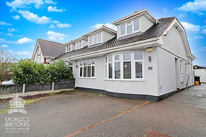 4 Bedroom Semi Detached House For Sale In Strangman Avenue, Benfleet, SS7