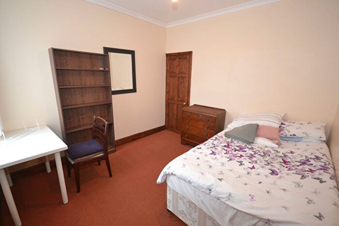 6 Bedroom Terraced House To Rent In Grange Avenue, Reading, RG6