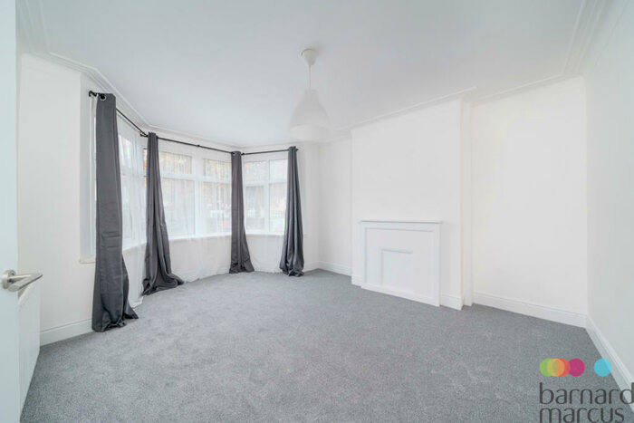 4 Bedroom House To Rent In Mayfield Avenue, London, N12