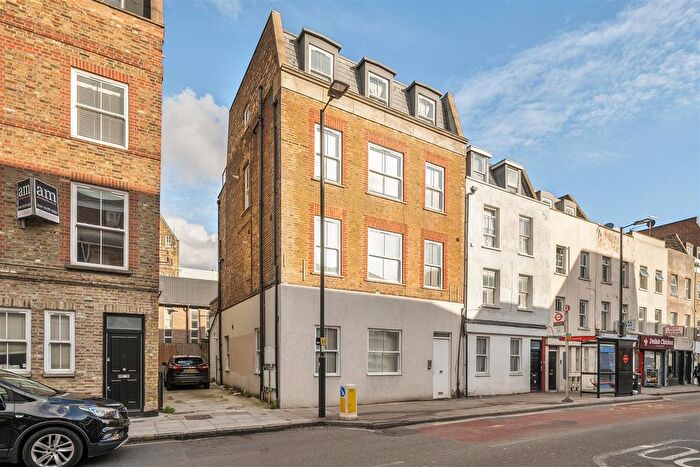 2 Bedroom Flat For Sale In Hornsey Road, London, N19