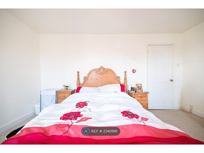 2 Bedroom Flat To Rent In Carter St, London, SE17