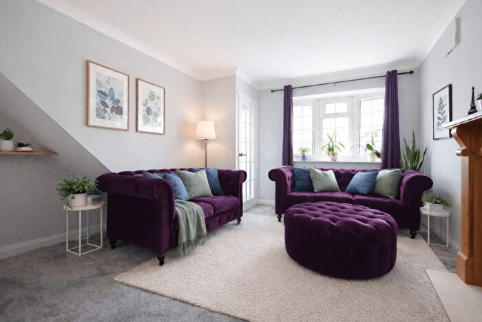 3 Bedroom Semi-Detached House To Rent In Berkeley Mead Bradley Stoke, BS32