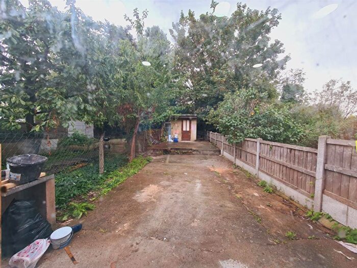 3 Bedroom Flat To Rent In Ruckholt Road, London, E10
