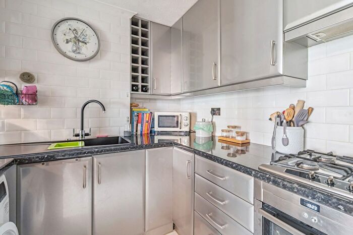 2 Bedroom Flat For Sale In Essex Road, Thame, OX9
