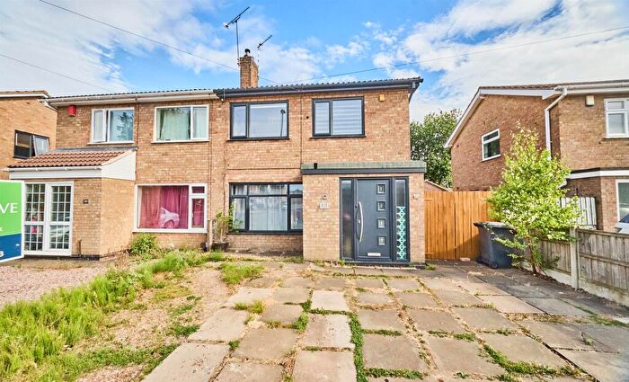 3 Bedroom House For Sale In Roston Drive, Hinckley, LE10