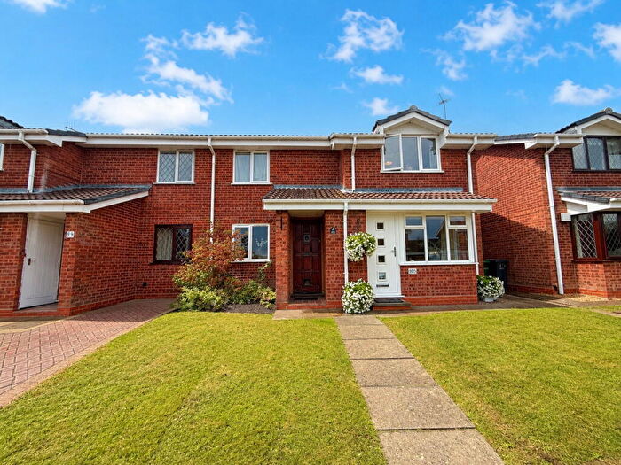 2 Bedroom Maisonette For Sale In Brompton Drive, Amblecote, Brierley Hill, DY5