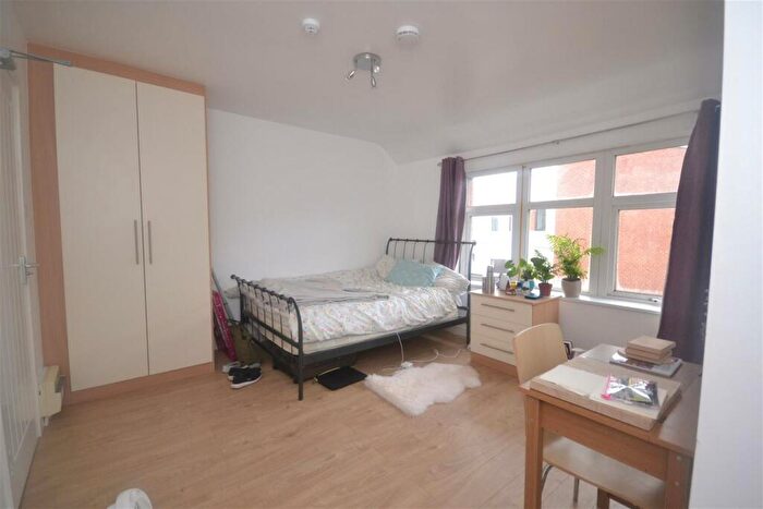Studio To Rent In London Road, Reading, Berkshire, RG1