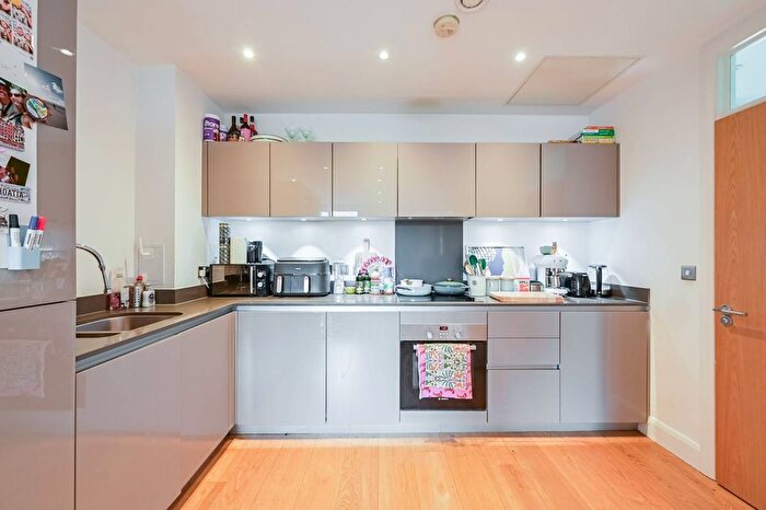 1 Bedroom Flat For Sale In Donoghue Court, Tower Hamlets, London, E3