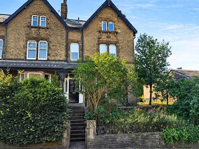 2 Bedroom Apartment For Sale In Bolton Road, Silsden, BD20