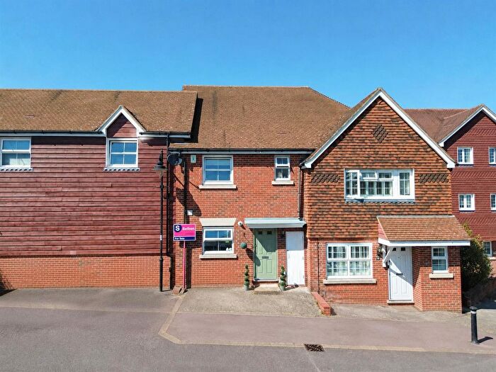 3 Bedroom Terraced House For Sale In Chertsey Street, Fleet, GU51