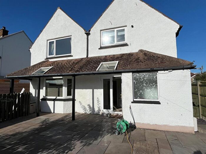 2 Bedroom Flat For Sale In St. Hilarys Drive, Deganwy, LL31