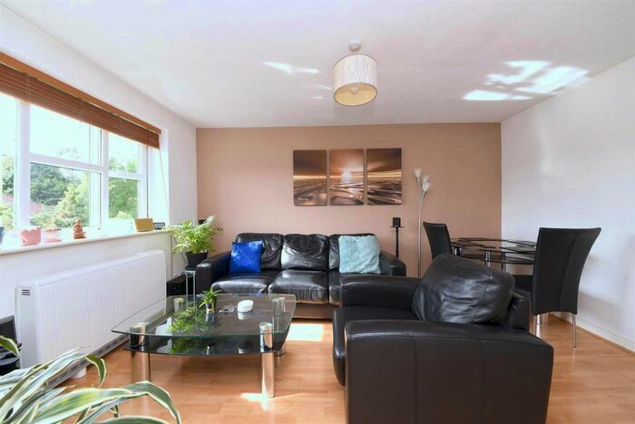 1 Bedroom Flat To Rent In Lucas Gardens, London, N2