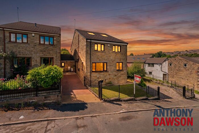 4 Bedroom Detached House For Sale In Lenches Road, Colne, BB8
