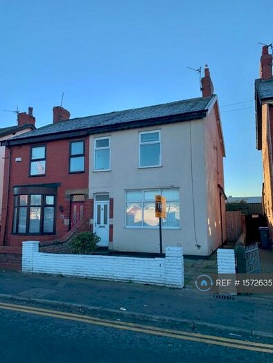 3 Bedroom Semi-Detached House To Rent In Vicarage Lane, Blackpool, FY4