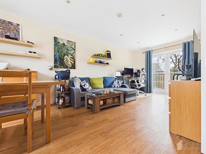 2 Bedroom Flat For Sale In Priestley Road, Ridgemont Park, Stevenage, SG2