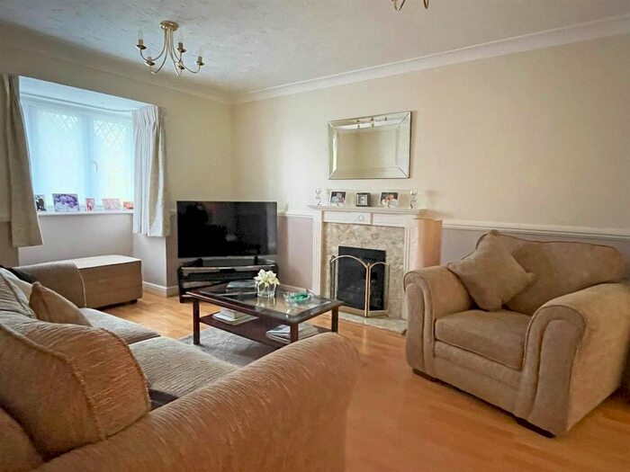 3 Bedroom Detached House For Sale In The Campions, Borehamwood WD6