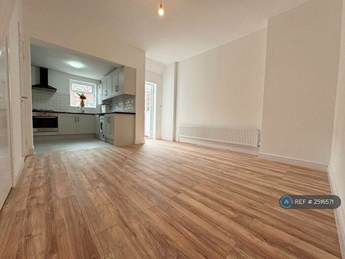 3 Bedroom Terraced House To Rent In Fairfield Street, Salford, M6