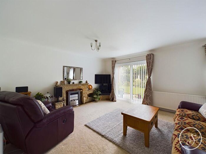 5 Bedroom Detached House For Sale In Oakdale Meadow, Leeds, LS14