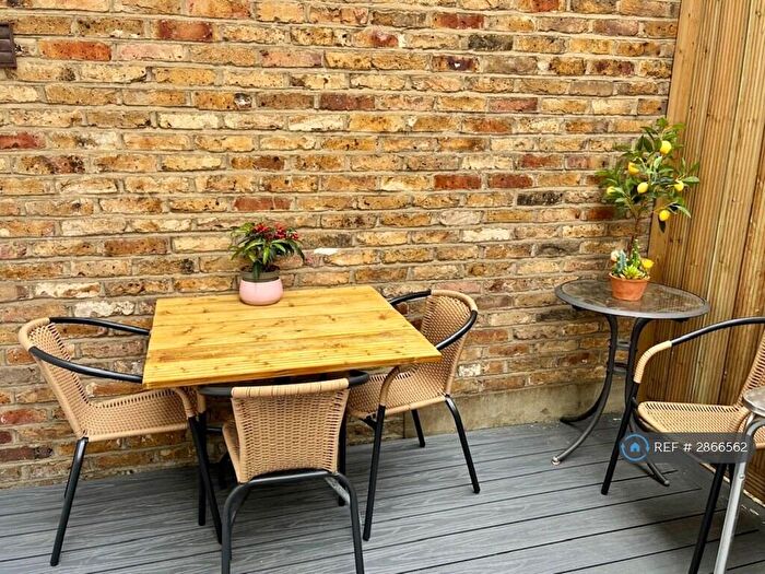 3 Bedroom Maisonette To Rent In King's Cross, London, N1