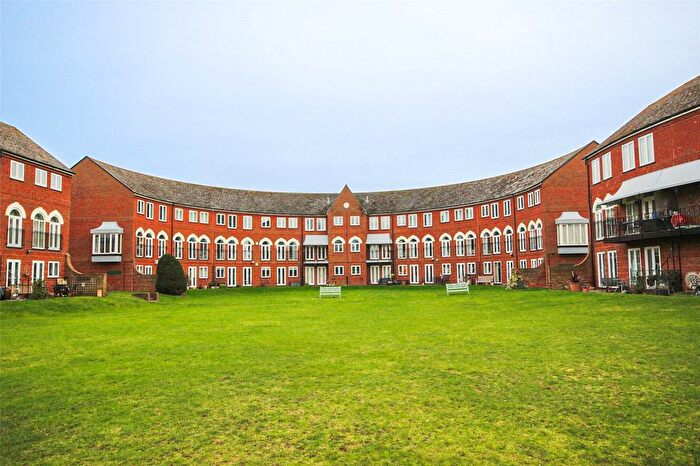 3 Bedroom Flat For Sale In Duckmill Crescent, Duckmill Lane, Bedford, Bedfordshire, MK42